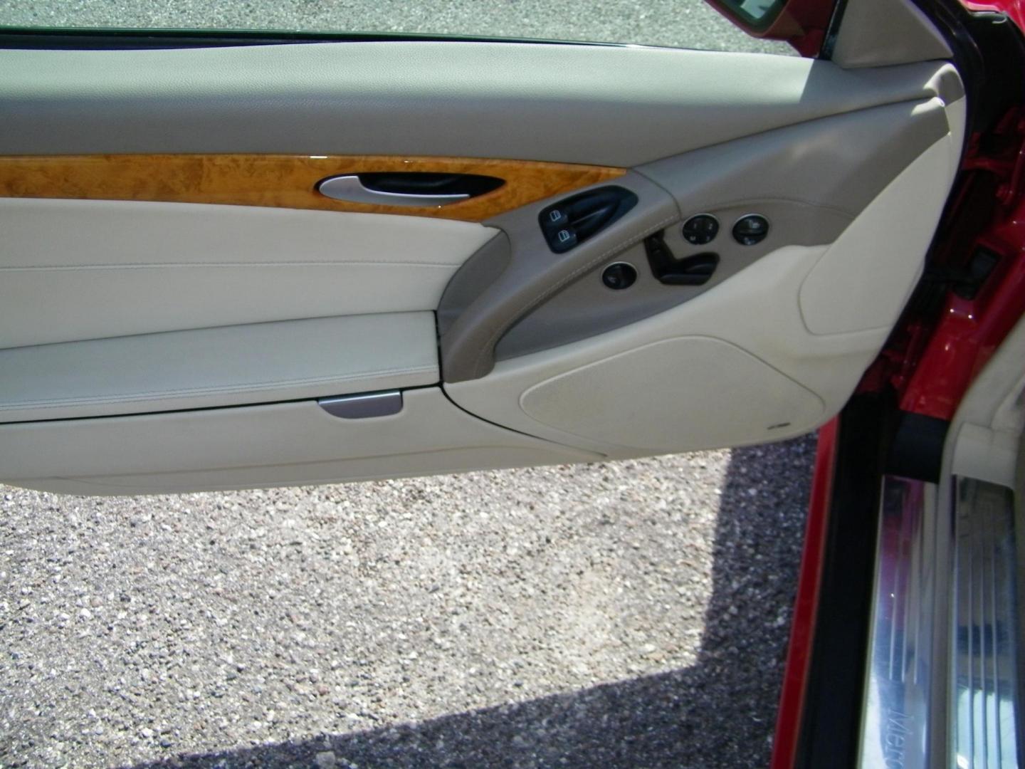 2008 Red /Beige Mercedes-Benz SL-Class SL550 (WDBSK71F98F) with an 5.5L V8 DOHC 32V engine, 7-Speed Automatic Overdrive transmission, located at 4000 Bee Ridge Road, Sarasota, FL, 34233, (941) 926-0300, 27.298664, -82.489151 - Photo#15