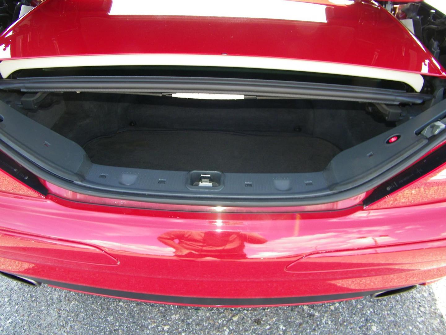 2008 Red /Beige Mercedes-Benz SL-Class SL550 (WDBSK71F98F) with an 5.5L V8 DOHC 32V engine, 7-Speed Automatic Overdrive transmission, located at 4000 Bee Ridge Road, Sarasota, FL, 34233, (941) 926-0300, 27.298664, -82.489151 - Photo#11