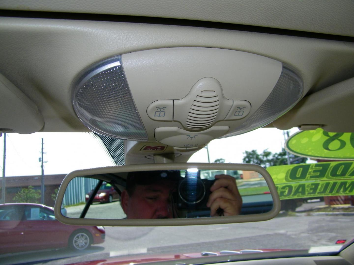 2008 Red /Beige Mercedes-Benz SL-Class SL550 (WDBSK71F98F) with an 5.5L V8 DOHC 32V engine, 7-Speed Automatic Overdrive transmission, located at 4000 Bee Ridge Road, Sarasota, FL, 34233, (941) 926-0300, 27.298664, -82.489151 - Photo#24