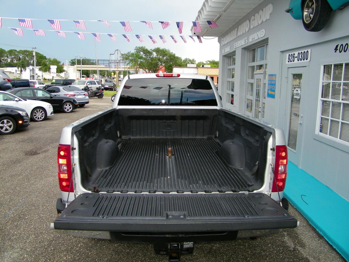 2013 Silver /Gray Chevrolet Silverado 2500HD Work Truck Ext. Cab 4WD (1GC2KVCG5DZ) with an 6.0L V8 OHV 16V FFV engine, 6-Speed Automatic transmission, located at 4000 Bee Ridge Road, Sarasota, FL, 34233, (941) 926-0300, 27.298664, -82.489151 - Photo#4