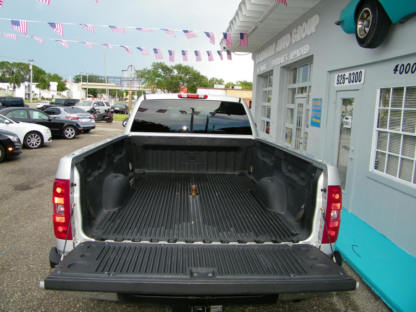 2013 Silver /Gray Chevrolet Silverado 2500HD Work Truck Ext. Cab 4WD (1GC2KVCG5DZ) with an 6.0L V8 OHV 16V FFV engine, 6-Speed Automatic transmission, located at 4000 Bee Ridge Road, Sarasota, FL, 34233, (941) 926-0300, 27.298664, -82.489151 - Photo#5