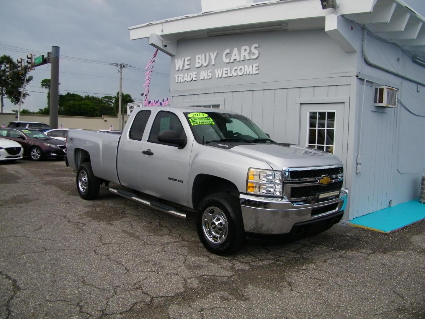 2013 Silver /Gray Chevrolet Silverado 2500HD Work Truck Ext. Cab 4WD (1GC2KVCG5DZ) with an 6.0L V8 OHV 16V FFV engine, 6-Speed Automatic transmission, located at 4000 Bee Ridge Road, Sarasota, FL, 34233, (941) 926-0300, 27.298664, -82.489151 - Photo#9