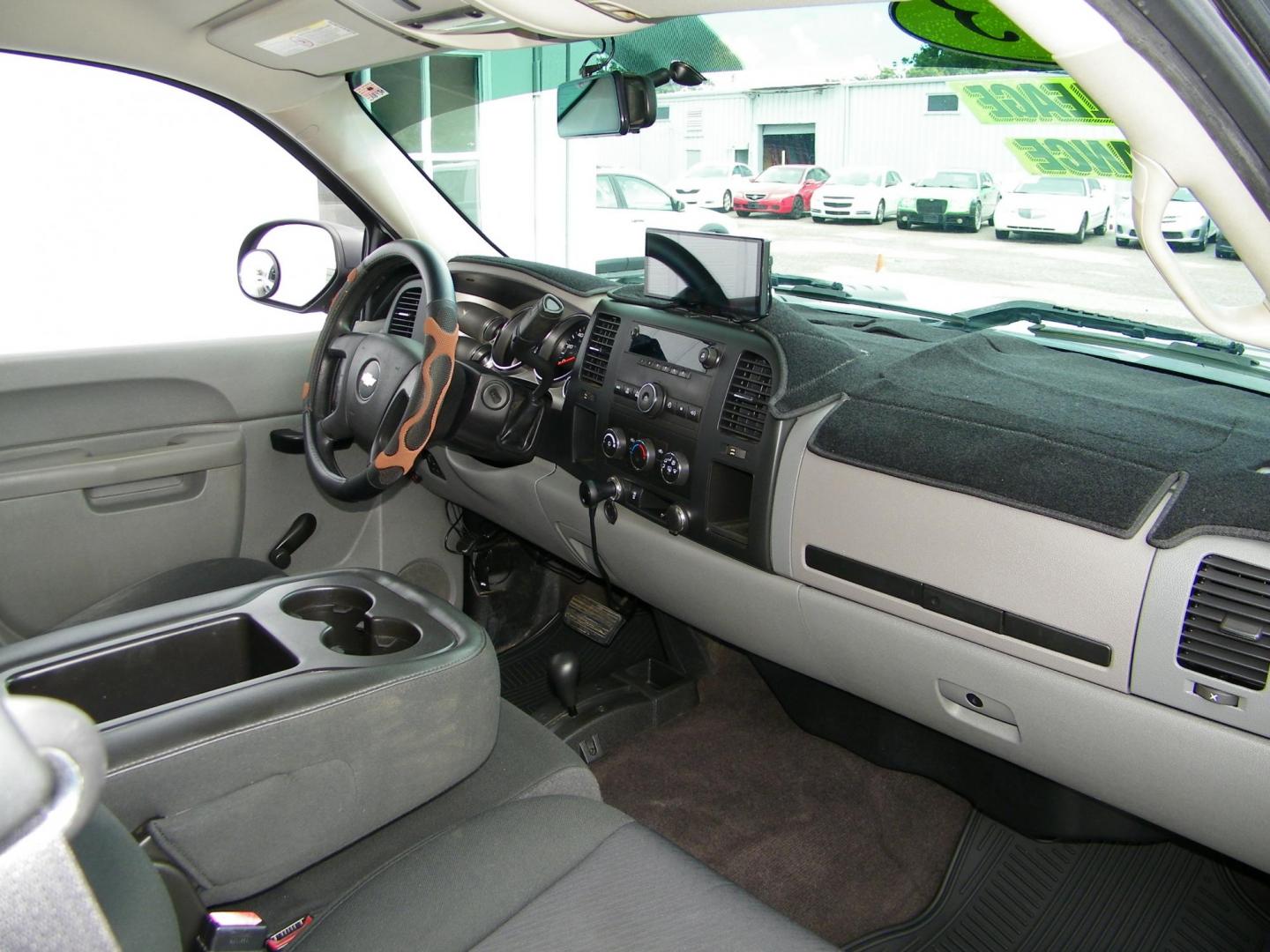 2013 Silver /Gray Chevrolet Silverado 2500HD Work Truck Ext. Cab 4WD (1GC2KVCG5DZ) with an 6.0L V8 OHV 16V FFV engine, 6-Speed Automatic transmission, located at 4000 Bee Ridge Road, Sarasota, FL, 34233, (941) 926-0300, 27.298664, -82.489151 - Photo#12