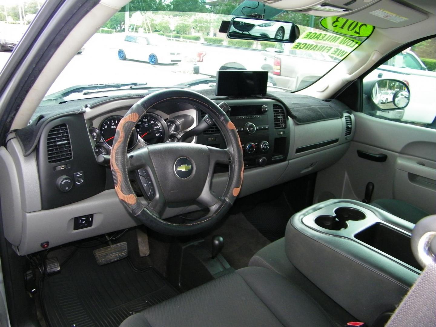 2013 Silver /Gray Chevrolet Silverado 2500HD Work Truck Ext. Cab 4WD (1GC2KVCG5DZ) with an 6.0L V8 OHV 16V FFV engine, 6-Speed Automatic transmission, located at 4000 Bee Ridge Road, Sarasota, FL, 34233, (941) 926-0300, 27.298664, -82.489151 - Photo#13