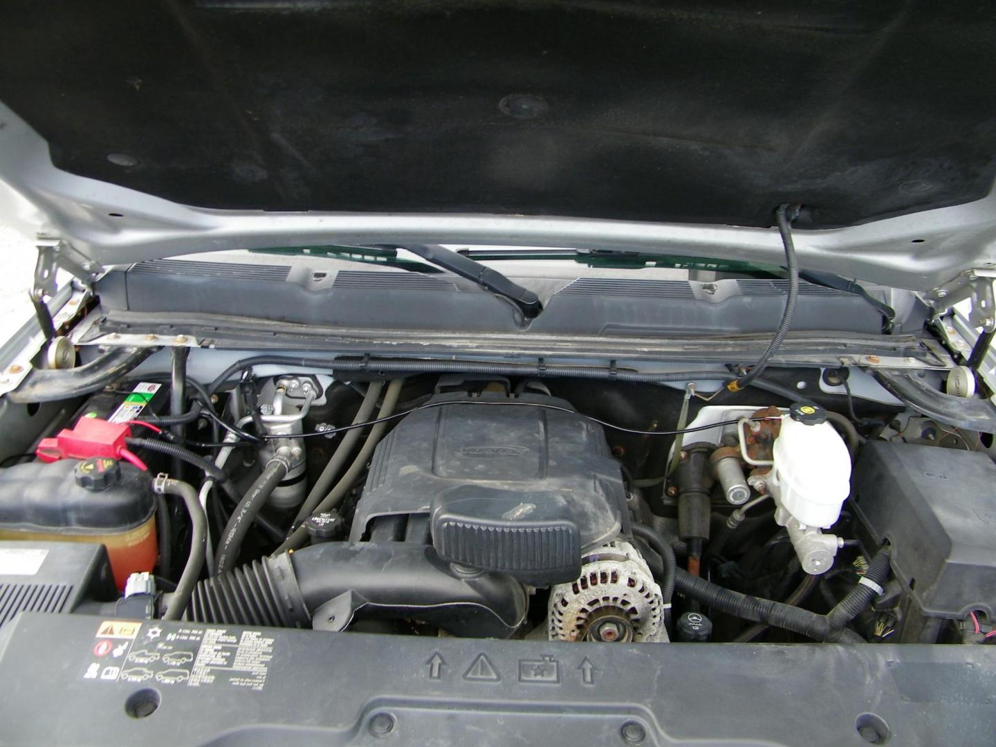 2013 Silver /Gray Chevrolet Silverado 2500HD Work Truck Ext. Cab 4WD (1GC2KVCG5DZ) with an 6.0L V8 OHV 16V FFV engine, 6-Speed Automatic transmission, located at 4000 Bee Ridge Road, Sarasota, FL, 34233, (941) 926-0300, 27.298664, -82.489151 - Photo#14