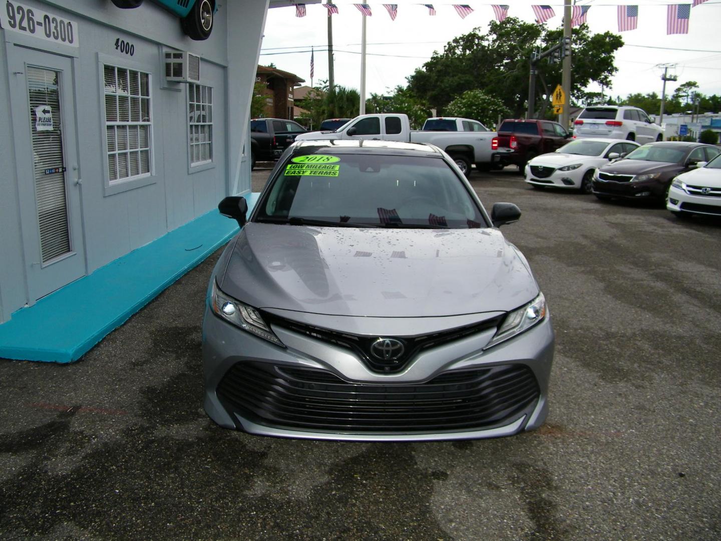 2018 Silver /Black Toyota Camry LE (4T1B11HK1JU) with an 2.5L L4 DOHC 16V engine, 8A transmission, located at 4000 Bee Ridge Road, Sarasota, FL, 34233, (941) 926-0300, 27.298664, -82.489151 - Photo#1