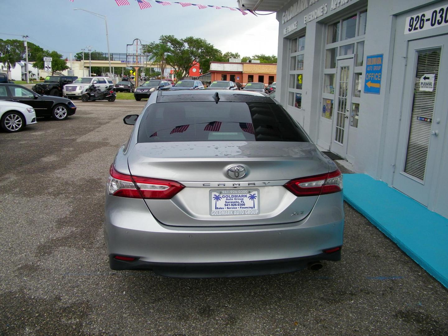 2018 Silver /Black Toyota Camry LE (4T1B11HK1JU) with an 2.5L L4 DOHC 16V engine, 8A transmission, located at 4000 Bee Ridge Road, Sarasota, FL, 34233, (941) 926-0300, 27.298664, -82.489151 - Photo#4