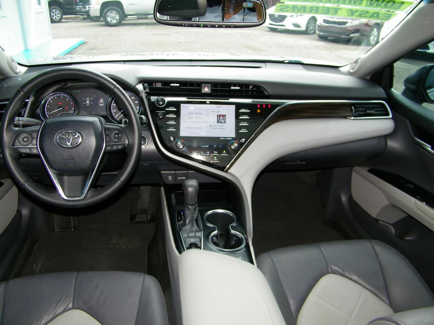 2018 Silver /Black Toyota Camry LE (4T1B11HK1JU) with an 2.5L L4 DOHC 16V engine, 8A transmission, located at 4000 Bee Ridge Road, Sarasota, FL, 34233, (941) 926-0300, 27.298664, -82.489151 - Photo#10