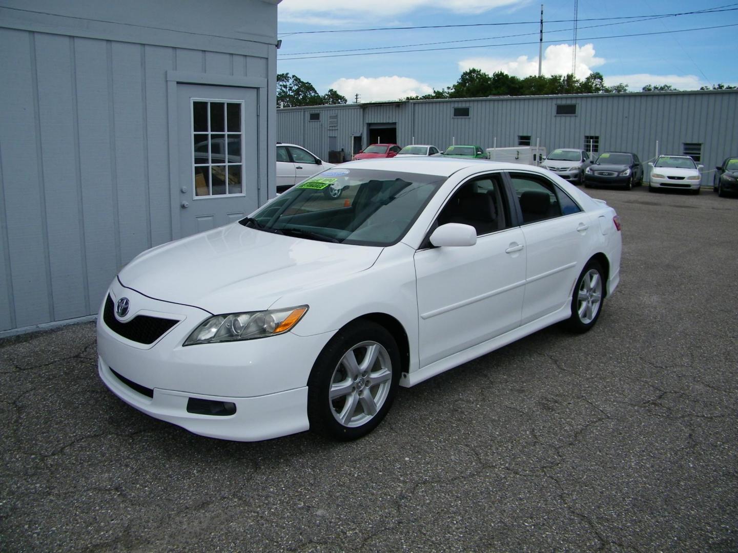 2009 White /Grey Toyota Camry CE 5-Spd AT (4T1BE46K99U) with an 2.4L L4 DOHC 16V engine, 5-Speed Automatic Overdrive transmission, located at 4000 Bee Ridge Road, Sarasota, FL, 34233, (941) 926-0300, 27.298664, -82.489151 - Photo#6