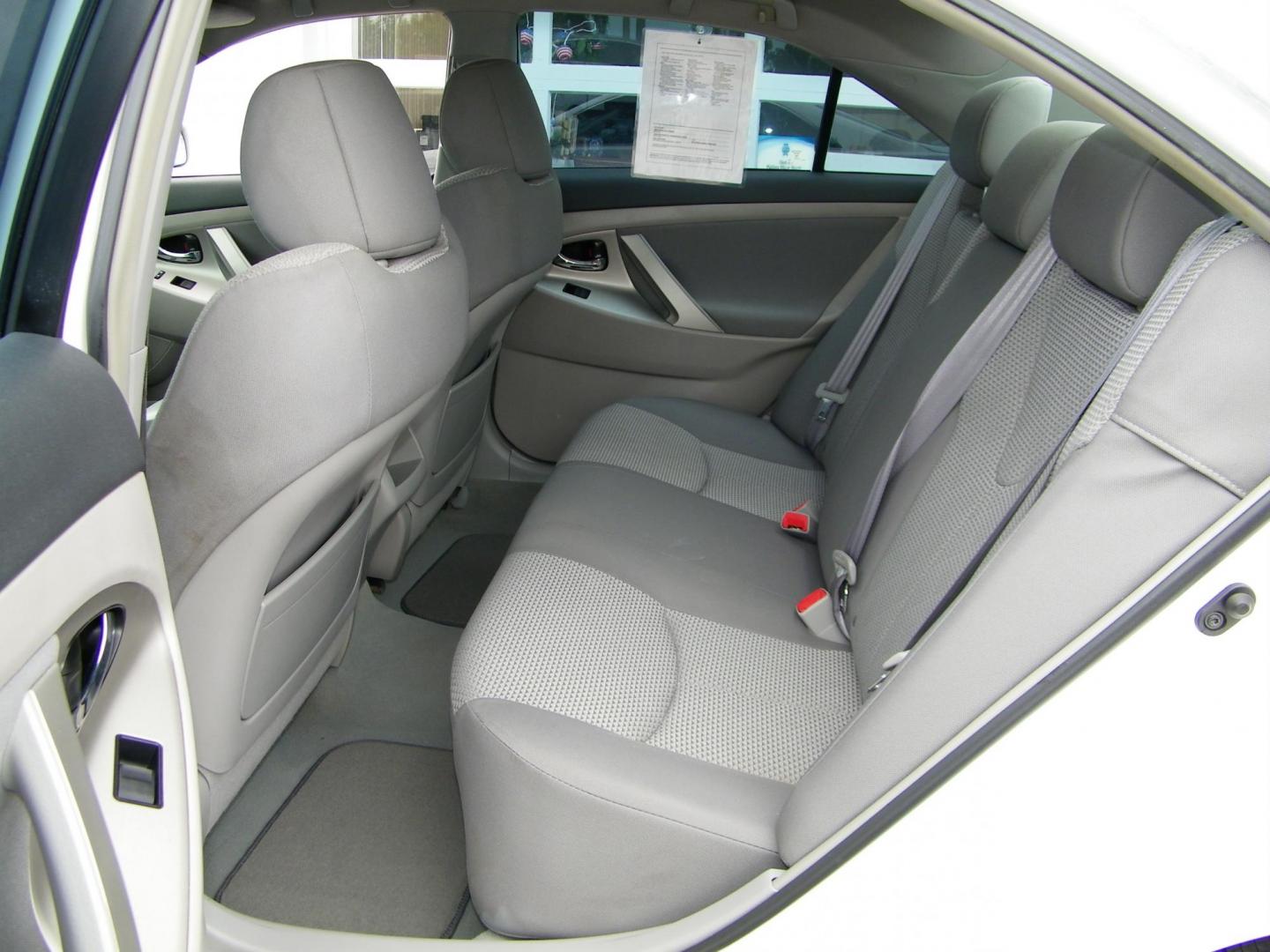 2009 White /Grey Toyota Camry CE 5-Spd AT (4T1BE46K99U) with an 2.4L L4 DOHC 16V engine, 5-Speed Automatic Overdrive transmission, located at 4000 Bee Ridge Road, Sarasota, FL, 34233, (941) 926-0300, 27.298664, -82.489151 - Photo#7