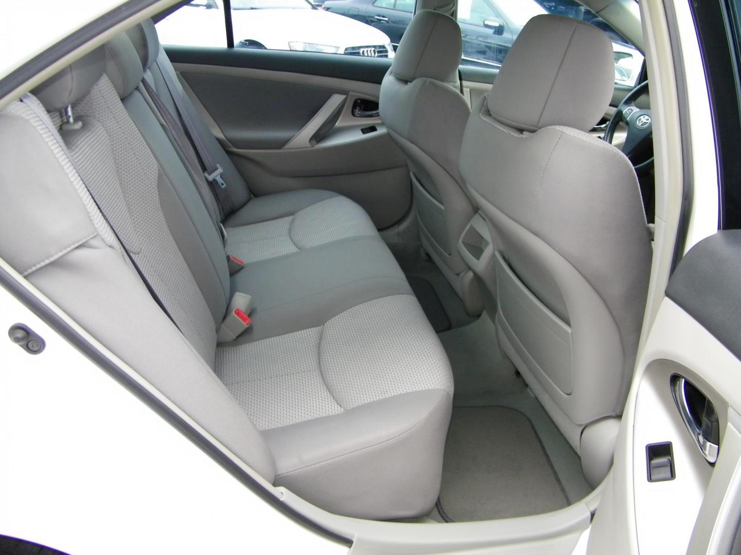 2009 White /Grey Toyota Camry CE 5-Spd AT (4T1BE46K99U) with an 2.4L L4 DOHC 16V engine, 5-Speed Automatic Overdrive transmission, located at 4000 Bee Ridge Road, Sarasota, FL, 34233, (941) 926-0300, 27.298664, -82.489151 - Photo#12