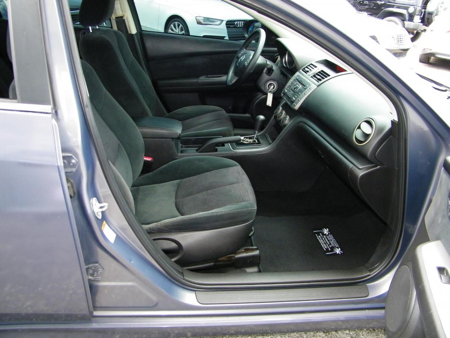 2010 Grey /Black Mazda MAZDA6 I Grand Touring (1YVHZ8BH4A5) with an 2.5L L4 DOHC 16V engine, 5-Speed Automatic transmission, located at 4000 Bee Ridge Road, Sarasota, FL, 34233, (941) 926-0300, 27.298664, -82.489151 - Photo#10