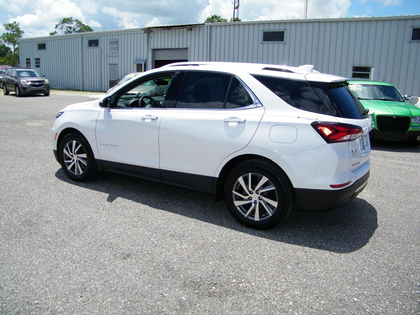 2022 White /Black Chevrolet Equinox Premier (3GNAXNEV8NS) with an 1.5L L4 DOHC 16V TURBO engine, 6A transmission, located at 4000 Bee Ridge Road, Sarasota, FL, 34233, (941) 926-0300, 27.298664, -82.489151 - Photo#3