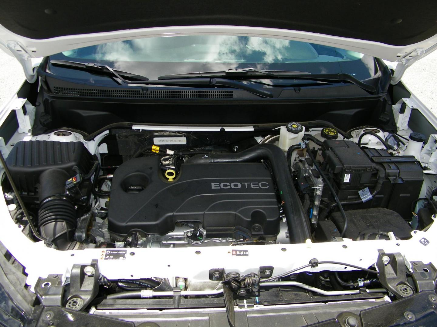 2022 White /Black Chevrolet Equinox Premier (3GNAXNEV8NS) with an 1.5L L4 DOHC 16V TURBO engine, 6A transmission, located at 4000 Bee Ridge Road, Sarasota, FL, 34233, (941) 926-0300, 27.298664, -82.489151 - Photo#9