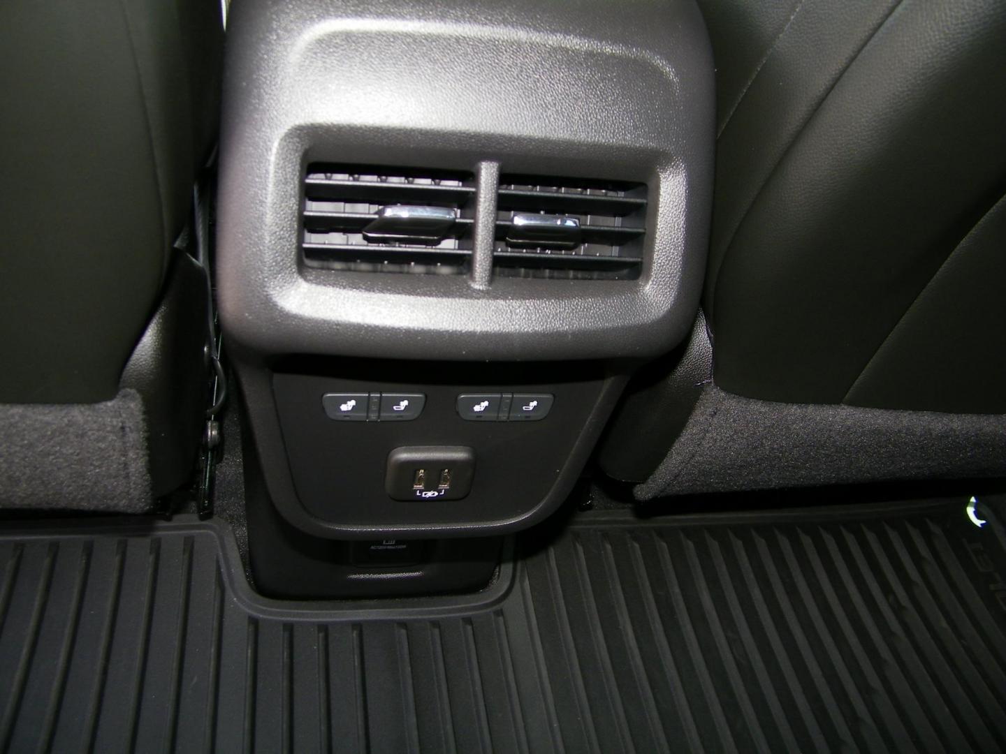 2022 White /Black Chevrolet Equinox Premier (3GNAXNEV8NS) with an 1.5L L4 DOHC 16V TURBO engine, 6A transmission, located at 4000 Bee Ridge Road, Sarasota, FL, 34233, (941) 926-0300, 27.298664, -82.489151 - Photo#11