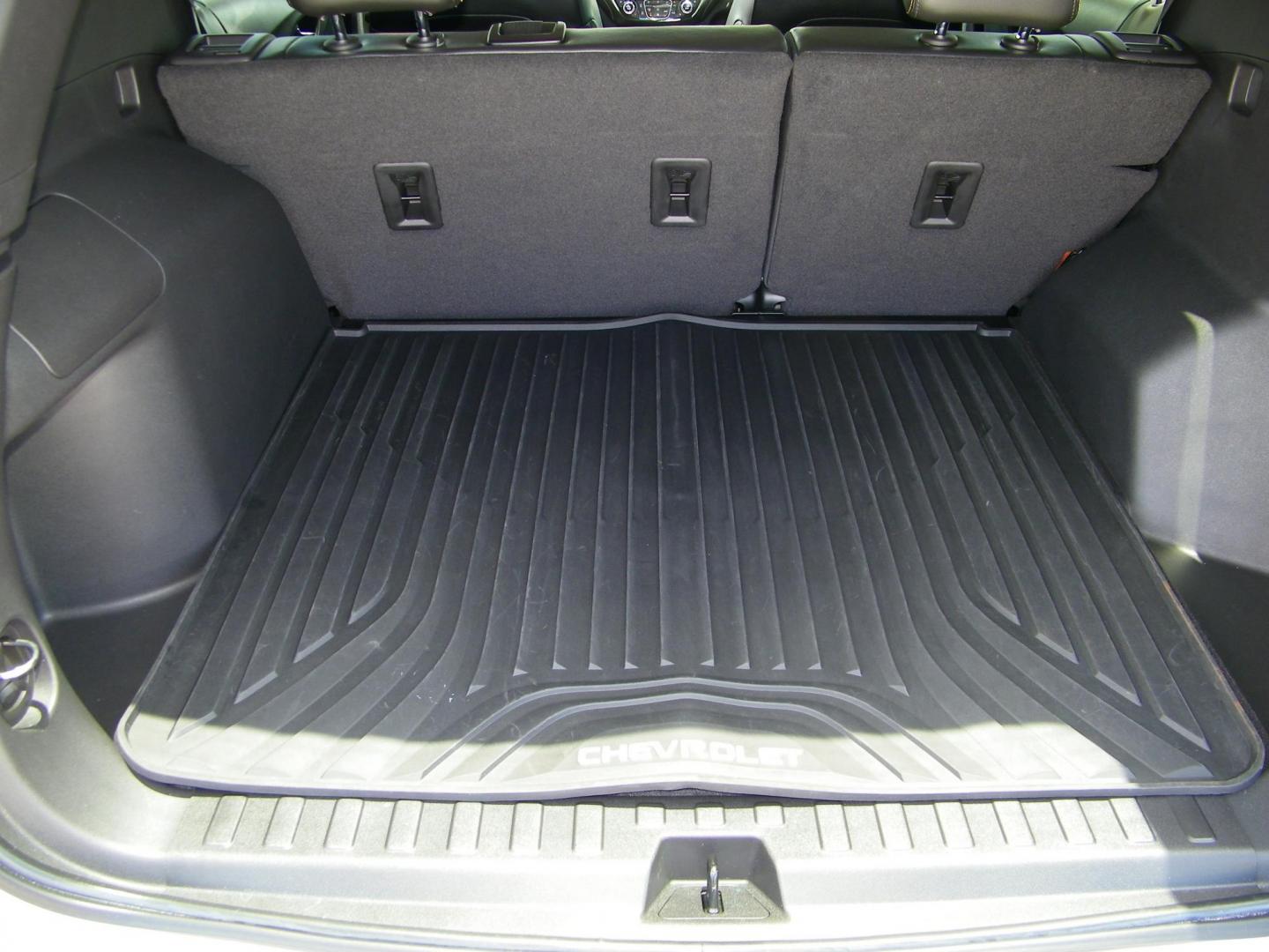 2022 White /Black Chevrolet Equinox Premier (3GNAXNEV8NS) with an 1.5L L4 DOHC 16V TURBO engine, 6A transmission, located at 4000 Bee Ridge Road, Sarasota, FL, 34233, (941) 926-0300, 27.298664, -82.489151 - Photo#12