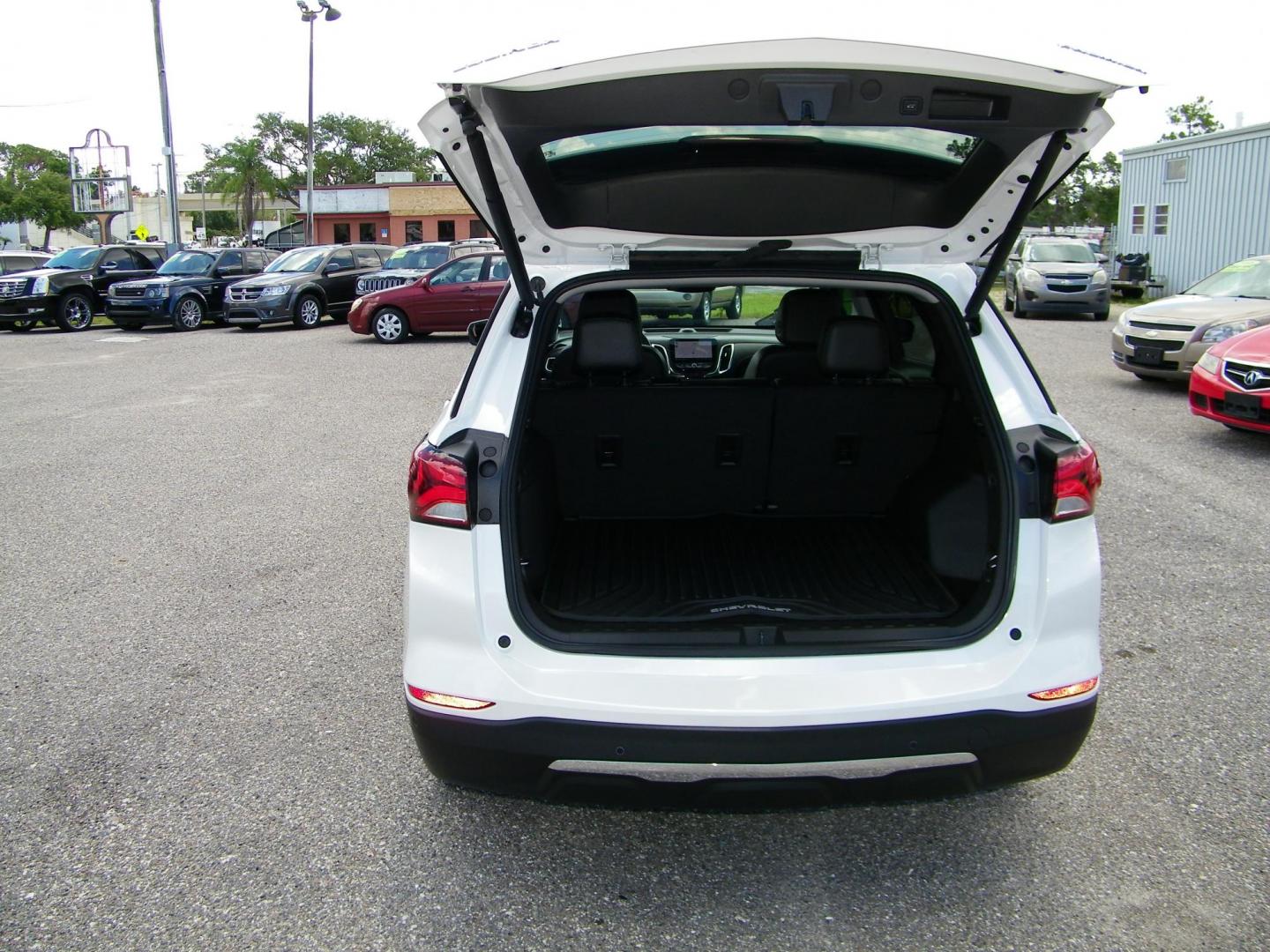 2022 White /Black Chevrolet Equinox Premier (3GNAXNEV8NS) with an 1.5L L4 DOHC 16V TURBO engine, 6A transmission, located at 4000 Bee Ridge Road, Sarasota, FL, 34233, (941) 926-0300, 27.298664, -82.489151 - Photo#14