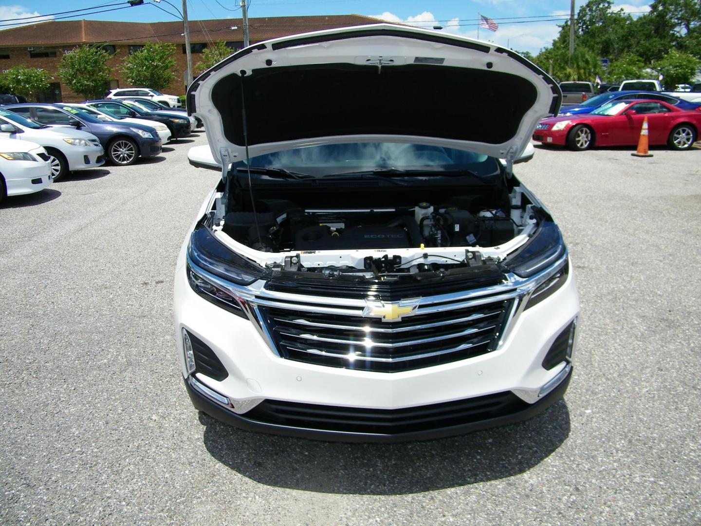 2022 White /Black Chevrolet Equinox Premier (3GNAXNEV8NS) with an 1.5L L4 DOHC 16V TURBO engine, 6A transmission, located at 4000 Bee Ridge Road, Sarasota, FL, 34233, (941) 926-0300, 27.298664, -82.489151 - Photo#8