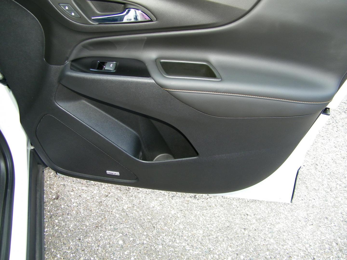 2022 White /Black Chevrolet Equinox Premier (3GNAXNEV8NS) with an 1.5L L4 DOHC 16V TURBO engine, 6A transmission, located at 4000 Bee Ridge Road, Sarasota, FL, 34233, (941) 926-0300, 27.298664, -82.489151 - Photo#16