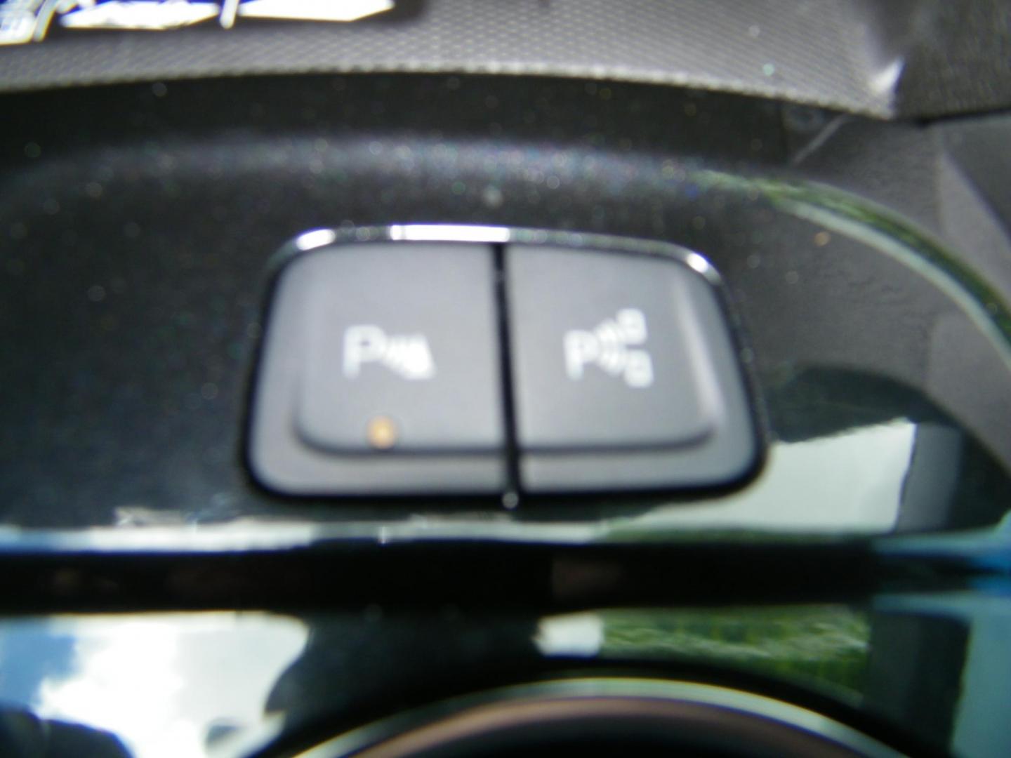 2022 White /Black Chevrolet Equinox Premier (3GNAXNEV8NS) with an 1.5L L4 DOHC 16V TURBO engine, 6A transmission, located at 4000 Bee Ridge Road, Sarasota, FL, 34233, (941) 926-0300, 27.298664, -82.489151 - Photo#26