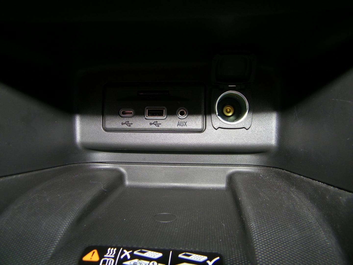 2022 White /Black Chevrolet Equinox Premier (3GNAXNEV8NS) with an 1.5L L4 DOHC 16V TURBO engine, 6A transmission, located at 4000 Bee Ridge Road, Sarasota, FL, 34233, (941) 926-0300, 27.298664, -82.489151 - Photo#24