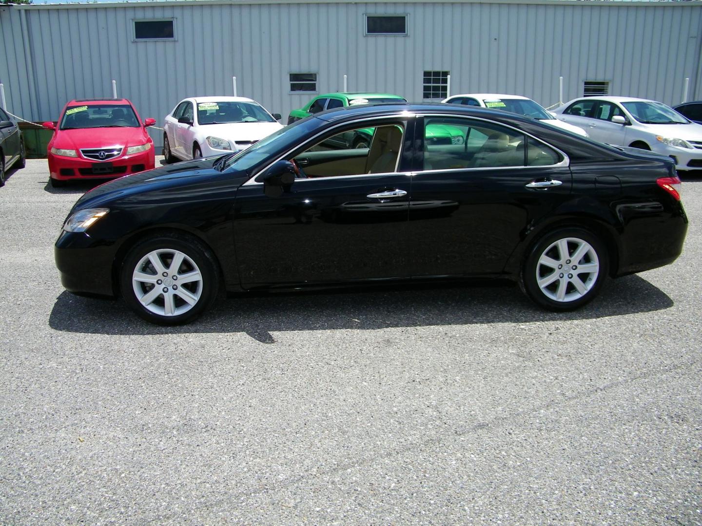 2007 Black /Black Lexus ES 350 Sedan (JTHBJ46G672) with an 3.5L V6 DOHC 24V engine, 6-Speed Automatic Overdrive transmission, located at 4000 Bee Ridge Road, Sarasota, FL, 34233, (941) 926-0300, 27.298664, -82.489151 - Photo#2