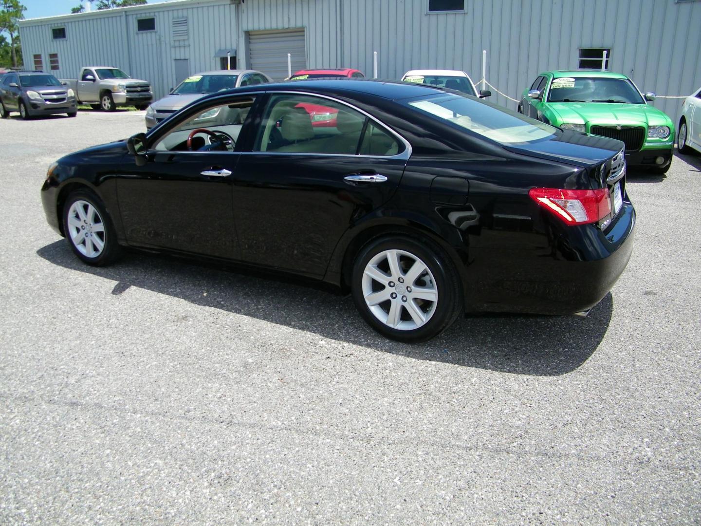 2007 Black /Black Lexus ES 350 Sedan (JTHBJ46G672) with an 3.5L V6 DOHC 24V engine, 6-Speed Automatic Overdrive transmission, located at 4000 Bee Ridge Road, Sarasota, FL, 34233, (941) 926-0300, 27.298664, -82.489151 - Photo#3