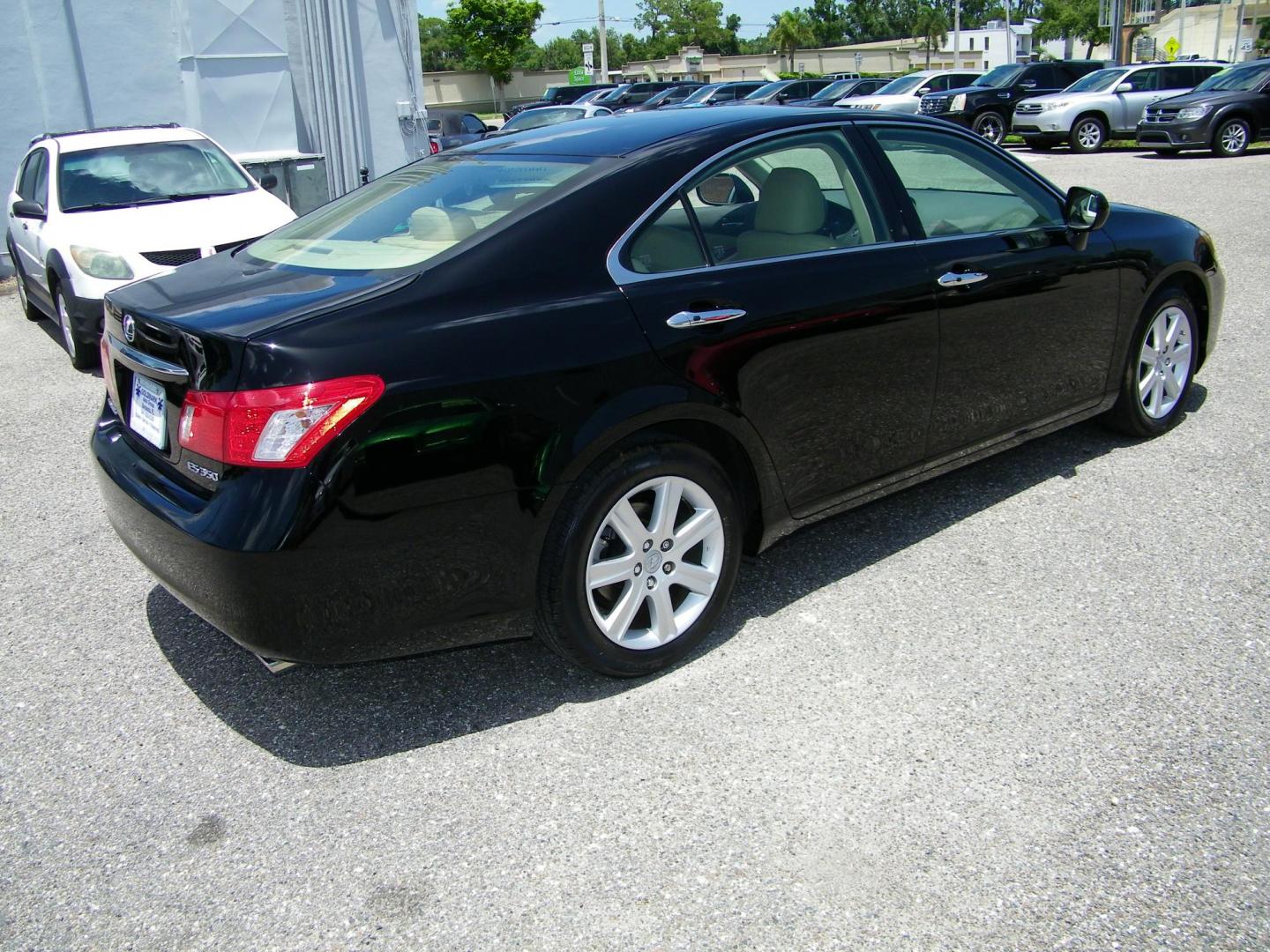 2007 Black /Black Lexus ES 350 Sedan (JTHBJ46G672) with an 3.5L V6 DOHC 24V engine, 6-Speed Automatic Overdrive transmission, located at 4000 Bee Ridge Road, Sarasota, FL, 34233, (941) 926-0300, 27.298664, -82.489151 - Photo#5
