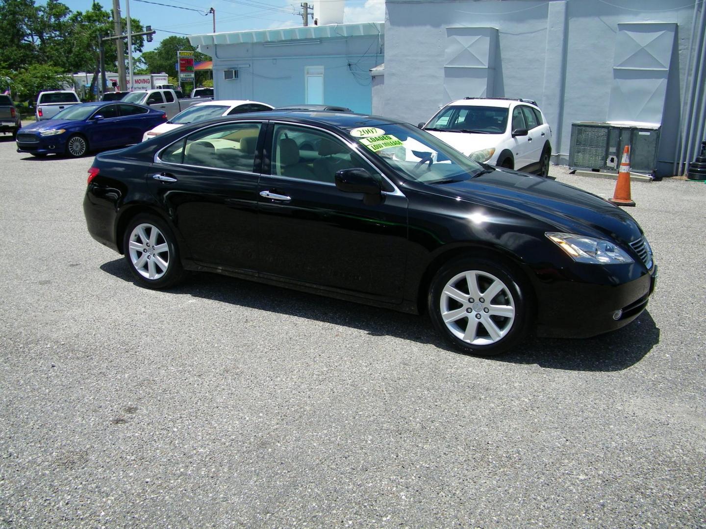 2007 Black /Black Lexus ES 350 Sedan (JTHBJ46G672) with an 3.5L V6 DOHC 24V engine, 6-Speed Automatic Overdrive transmission, located at 4000 Bee Ridge Road, Sarasota, FL, 34233, (941) 926-0300, 27.298664, -82.489151 - Photo#7