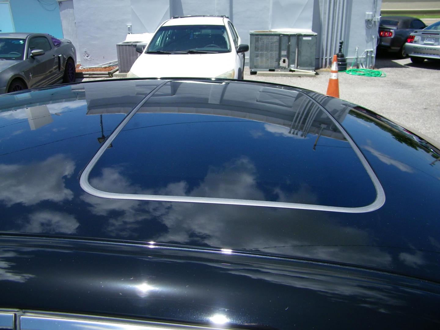 2007 Black /Black Lexus ES 350 Sedan (JTHBJ46G672) with an 3.5L V6 DOHC 24V engine, 6-Speed Automatic Overdrive transmission, located at 4000 Bee Ridge Road, Sarasota, FL, 34233, (941) 926-0300, 27.298664, -82.489151 - Photo#8