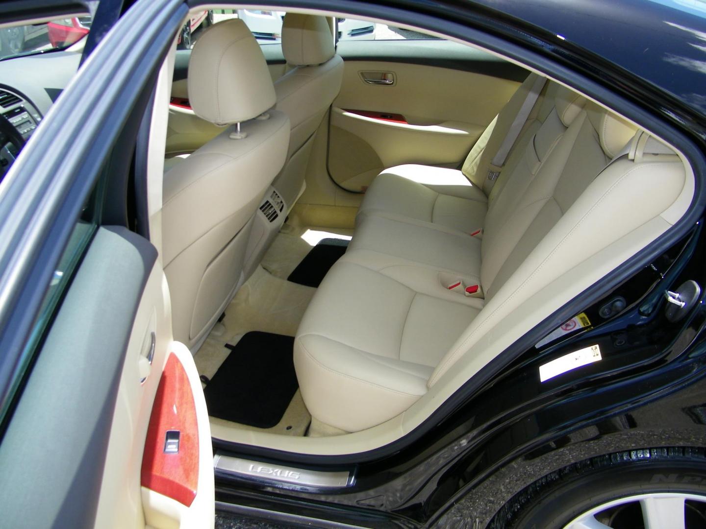 2007 Black /Black Lexus ES 350 Sedan (JTHBJ46G672) with an 3.5L V6 DOHC 24V engine, 6-Speed Automatic Overdrive transmission, located at 4000 Bee Ridge Road, Sarasota, FL, 34233, (941) 926-0300, 27.298664, -82.489151 - Photo#11