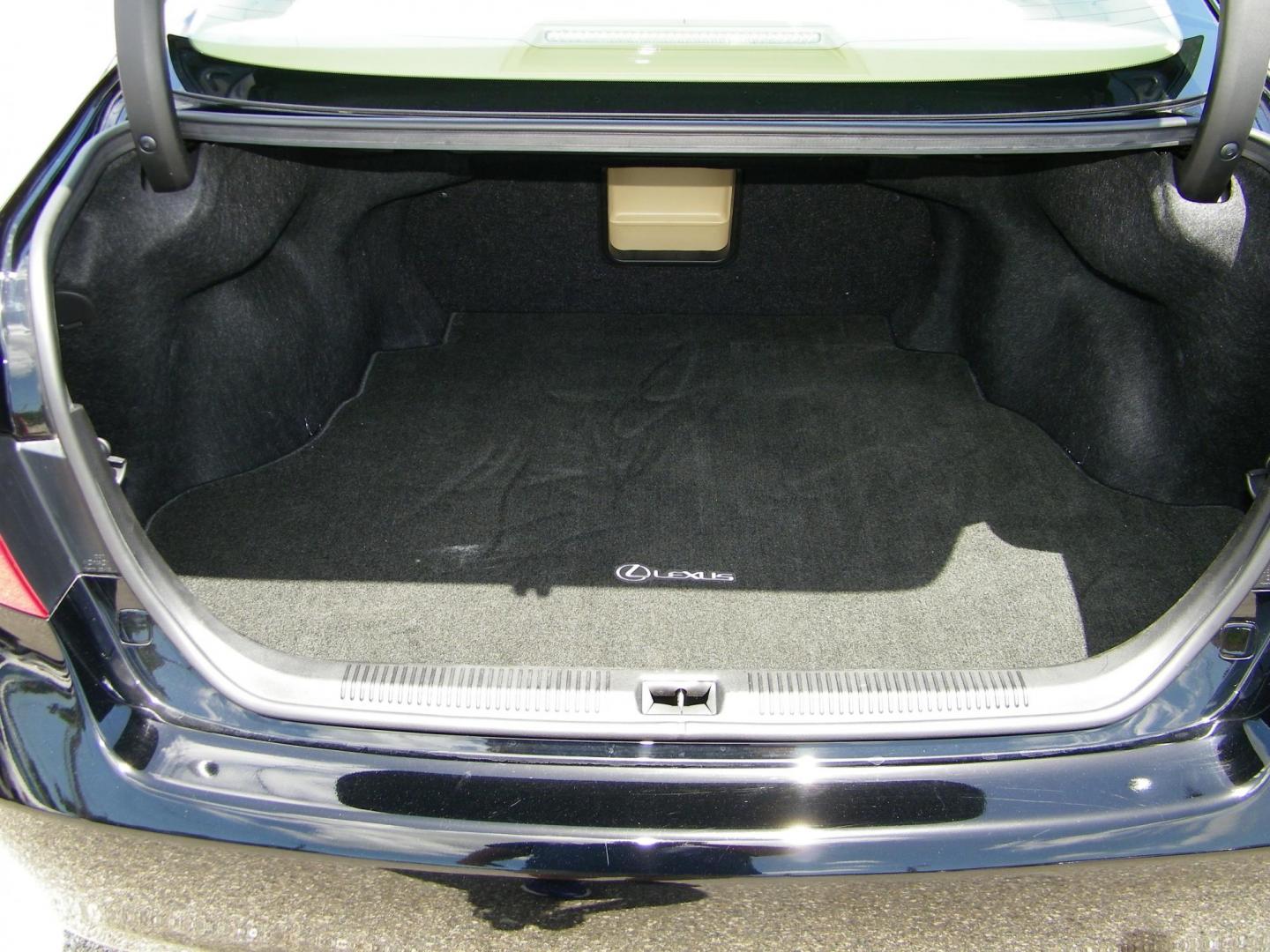 2007 Black /Black Lexus ES 350 Sedan (JTHBJ46G672) with an 3.5L V6 DOHC 24V engine, 6-Speed Automatic Overdrive transmission, located at 4000 Bee Ridge Road, Sarasota, FL, 34233, (941) 926-0300, 27.298664, -82.489151 - Photo#12