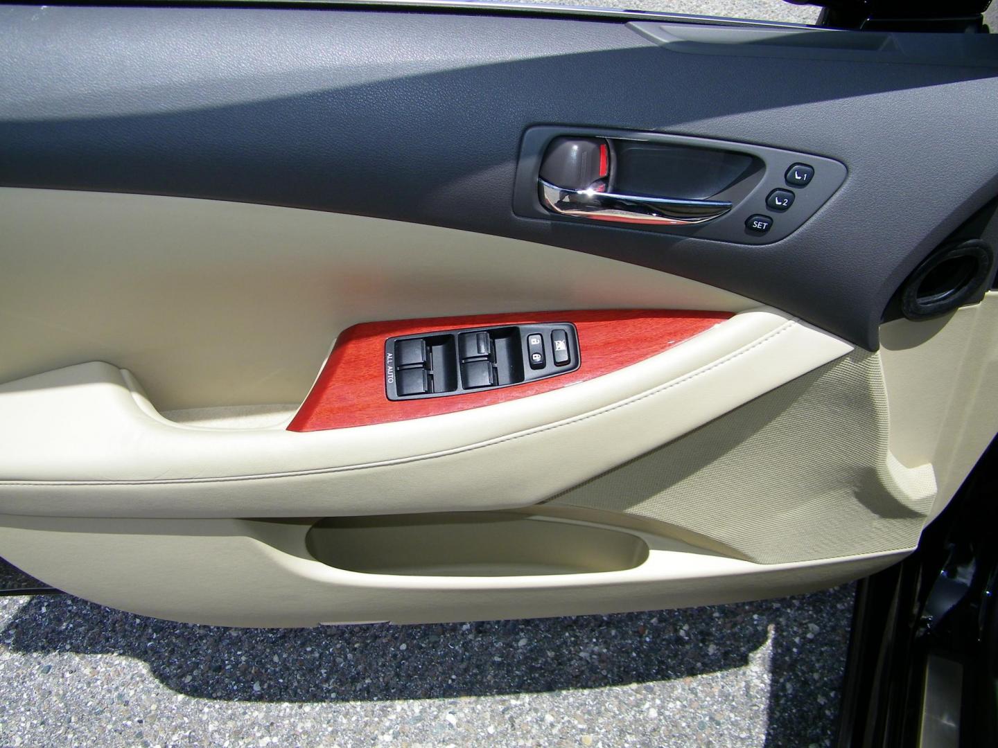 2007 Black /Black Lexus ES 350 Sedan (JTHBJ46G672) with an 3.5L V6 DOHC 24V engine, 6-Speed Automatic Overdrive transmission, located at 4000 Bee Ridge Road, Sarasota, FL, 34233, (941) 926-0300, 27.298664, -82.489151 - Photo#17