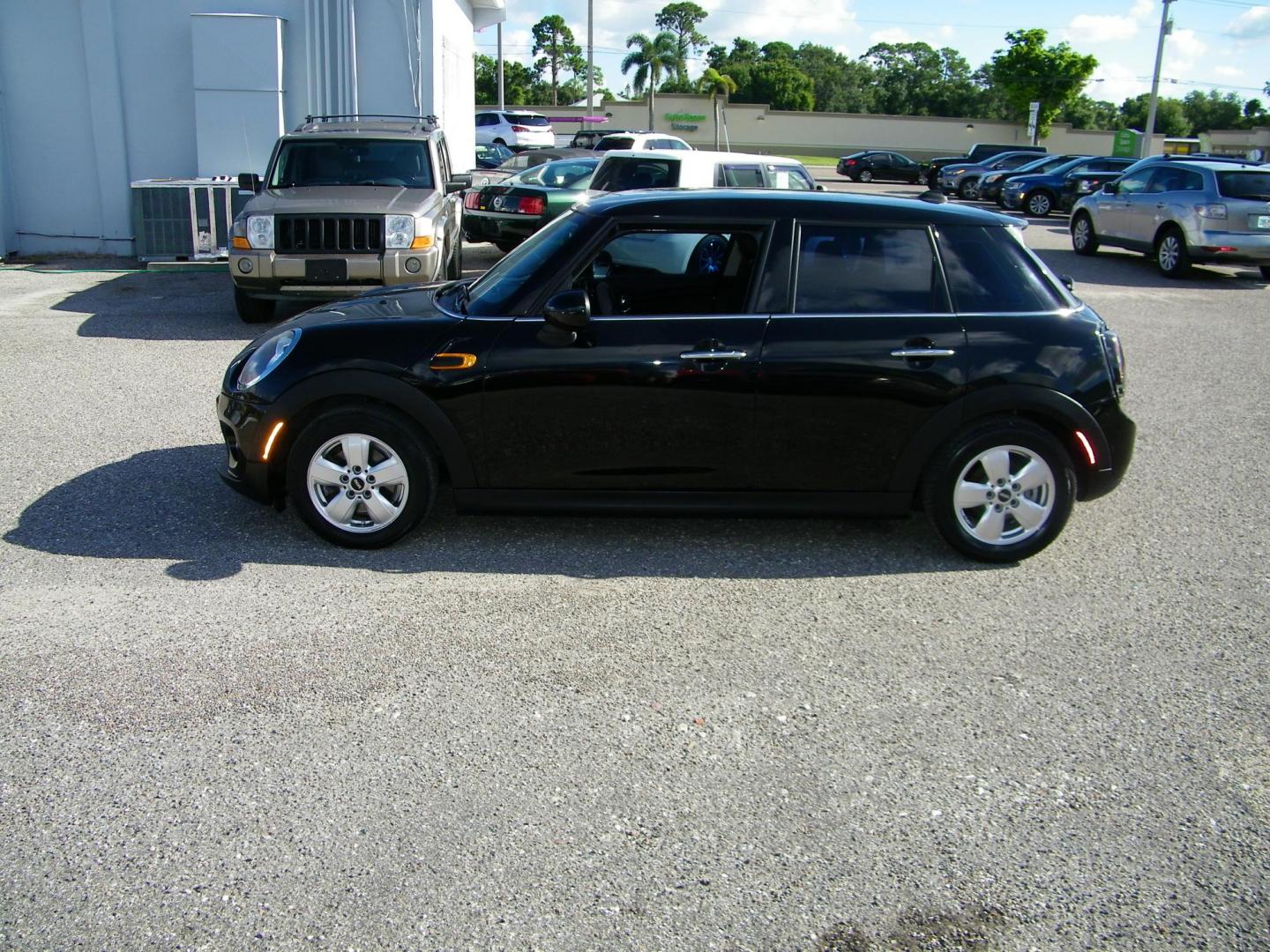 2016 Black /Black Mini Cooper 3-Door (WMWXU1C55G2) with an 1.6L L4 DOHC 16V TURBO engine, Automatic transmission, located at 4000 Bee Ridge Road, Sarasota, FL, 34233, (941) 926-0300, 27.298664, -82.489151 - Photo#2