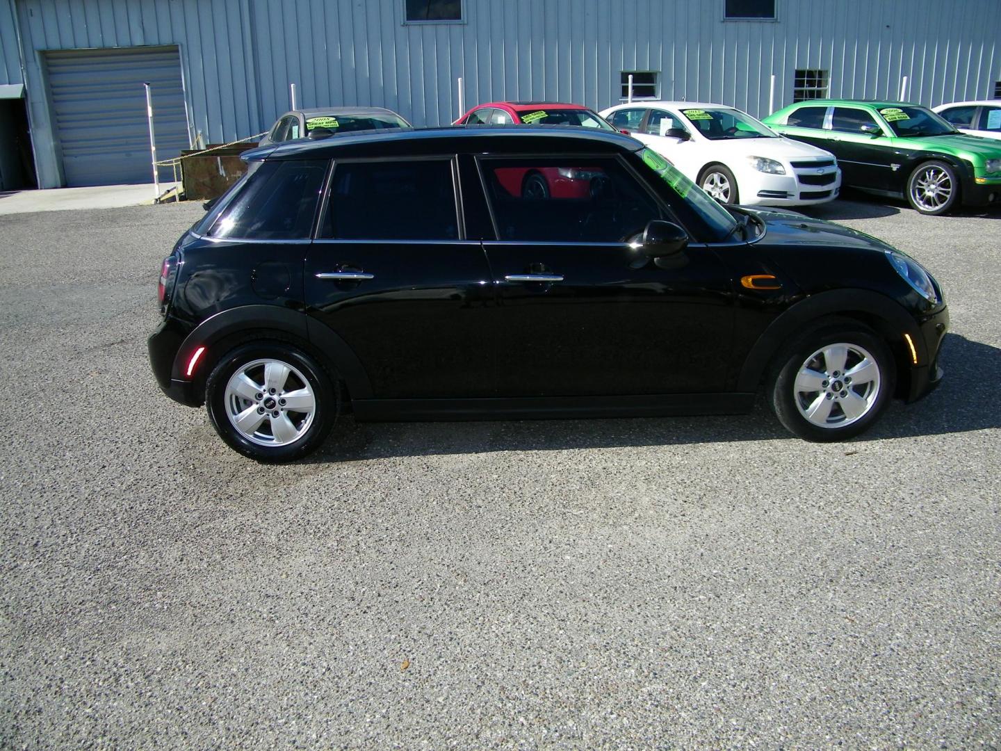 2016 Black /Black Mini Cooper 3-Door (WMWXU1C55G2) with an 1.6L L4 DOHC 16V TURBO engine, Automatic transmission, located at 4000 Bee Ridge Road, Sarasota, FL, 34233, (941) 926-0300, 27.298664, -82.489151 - Photo#6