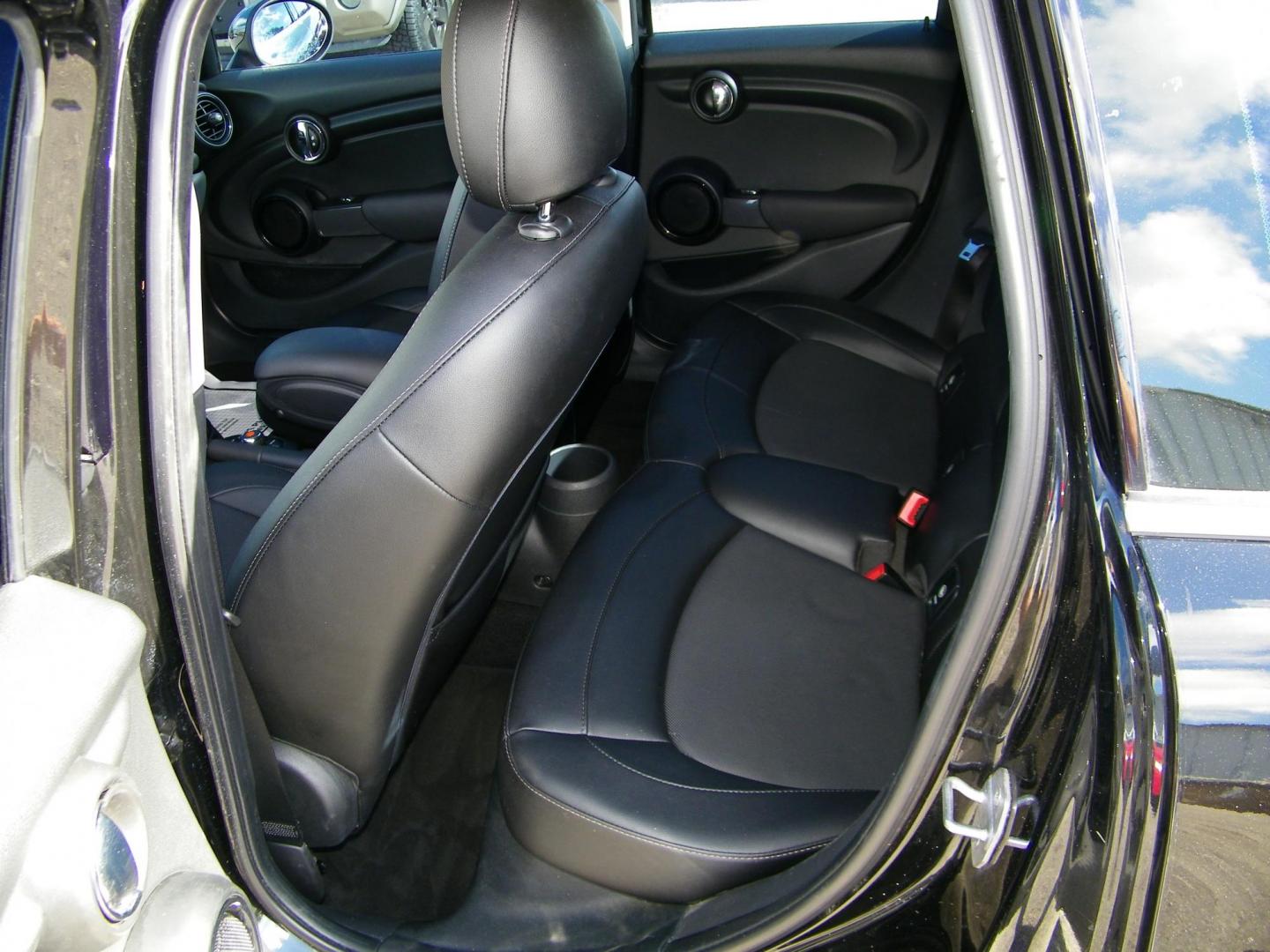 2016 Black /Black Mini Cooper 3-Door (WMWXU1C55G2) with an 1.6L L4 DOHC 16V TURBO engine, Automatic transmission, located at 4000 Bee Ridge Road, Sarasota, FL, 34233, (941) 926-0300, 27.298664, -82.489151 - Photo#10