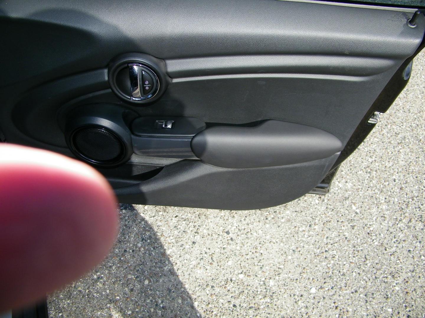 2016 Black /Black Mini Cooper 3-Door (WMWXU1C55G2) with an 1.6L L4 DOHC 16V TURBO engine, Automatic transmission, located at 4000 Bee Ridge Road, Sarasota, FL, 34233, (941) 926-0300, 27.298664, -82.489151 - Photo#13