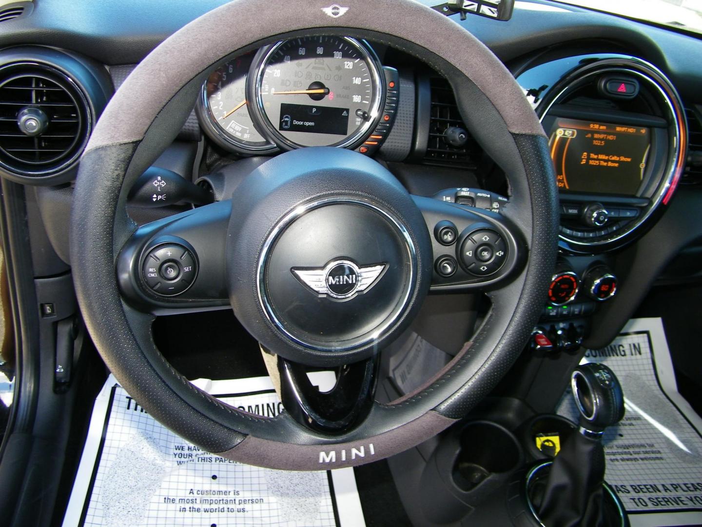 2016 Black /Black Mini Cooper 3-Door (WMWXU1C55G2) with an 1.6L L4 DOHC 16V TURBO engine, Automatic transmission, located at 4000 Bee Ridge Road, Sarasota, FL, 34233, (941) 926-0300, 27.298664, -82.489151 - Photo#17