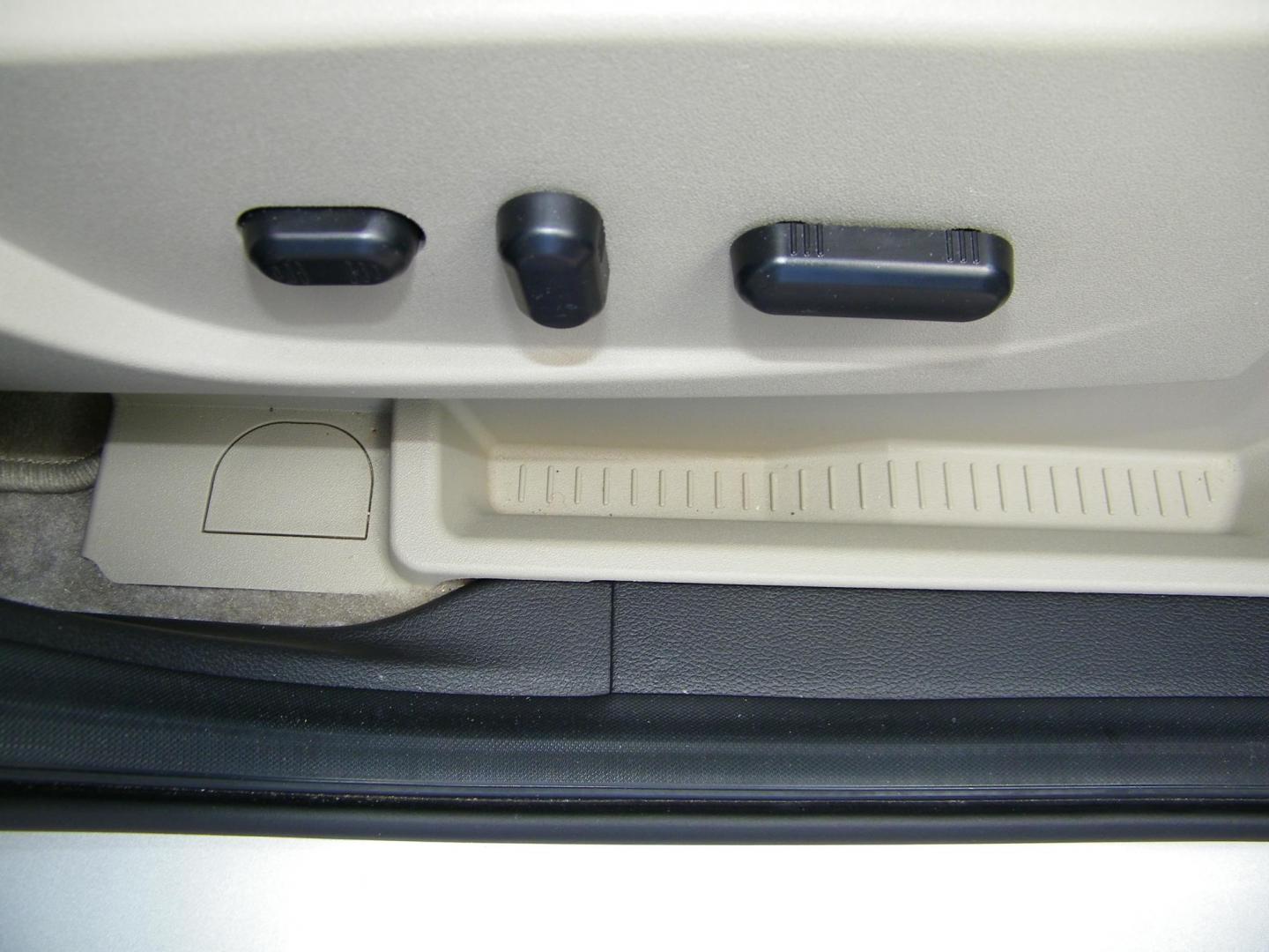 2016 Silver /Beige Ford Escape Titanium FWD (1FMCU0J95GU) with an 2.0L L4 DOHC 16V engine, 6-Speed Automatic transmission, located at 4000 Bee Ridge Road, Sarasota, FL, 34233, (941) 926-0300, 27.298664, -82.489151 - Photo#16