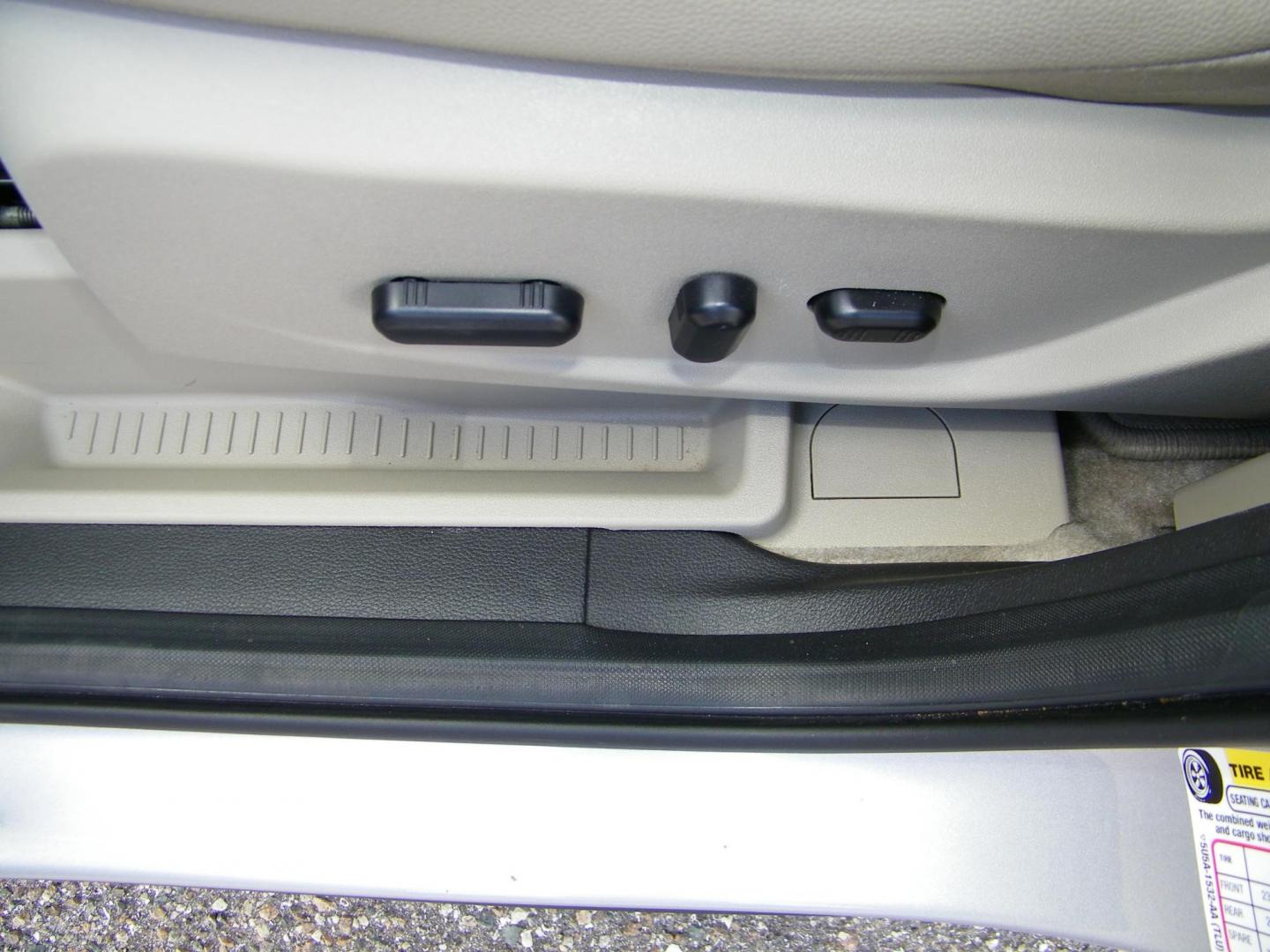 2016 Silver /Beige Ford Escape Titanium FWD (1FMCU0J95GU) with an 2.0L L4 DOHC 16V engine, 6-Speed Automatic transmission, located at 4000 Bee Ridge Road, Sarasota, FL, 34233, (941) 926-0300, 27.298664, -82.489151 - Photo#19