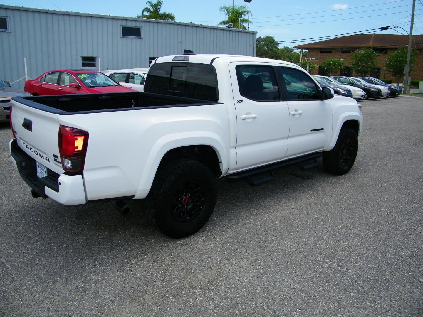 2023 White /Black Toyota Tacoma SR5 Double Cab Long Bed V6 6AT 4WD (3TYCZ5AN3PT) with an 3.5L V6 DOHC 24V engine, 6A transmission, located at 4000 Bee Ridge Road, Sarasota, FL, 34233, (941) 926-0300, 27.298664, -82.489151 - Photo#6