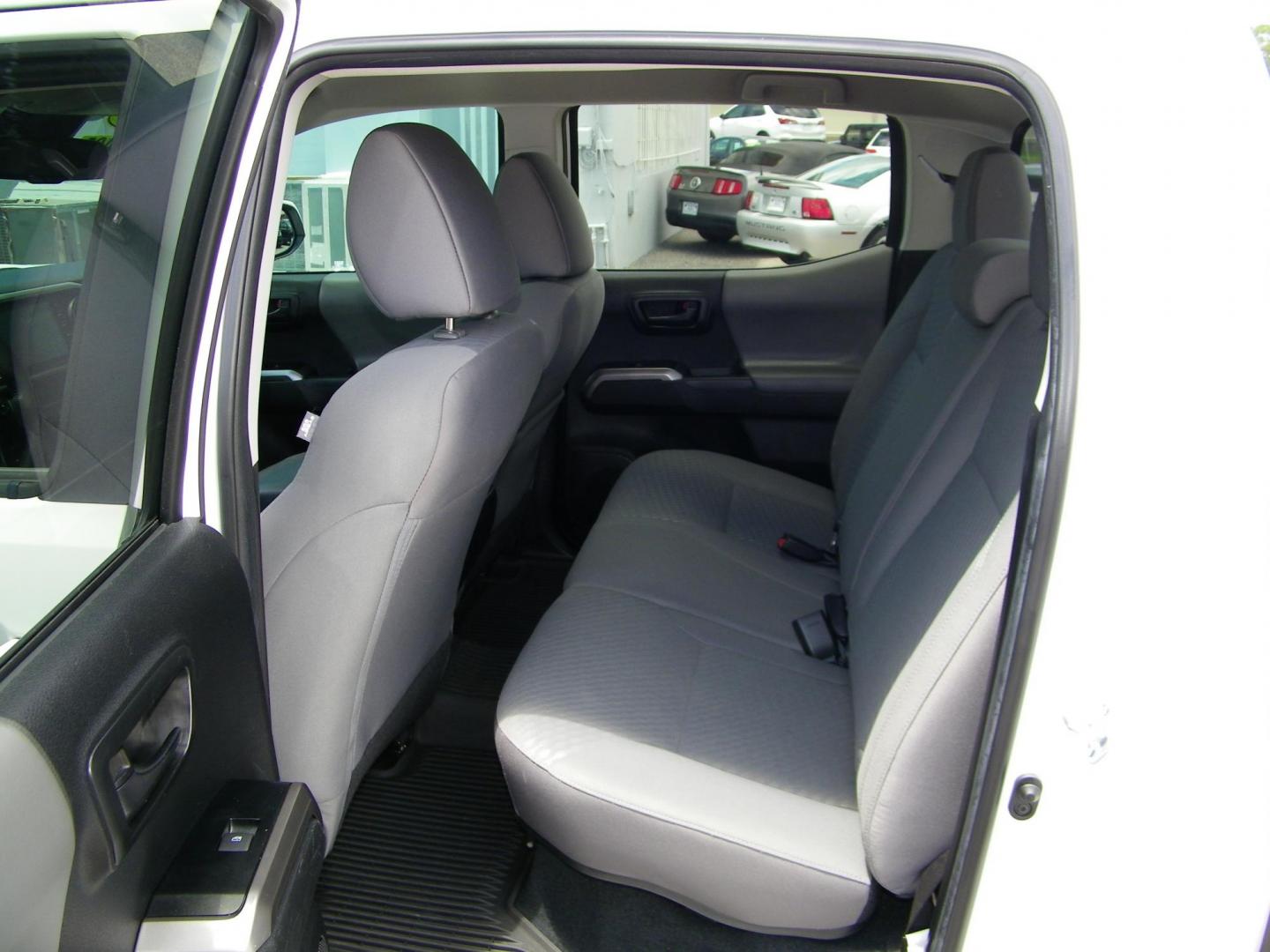 2023 White /Black Toyota Tacoma SR5 Double Cab Long Bed V6 6AT 4WD (3TYCZ5AN3PT) with an 3.5L V6 DOHC 24V engine, 6A transmission, located at 4000 Bee Ridge Road, Sarasota, FL, 34233, (941) 926-0300, 27.298664, -82.489151 - Photo#11