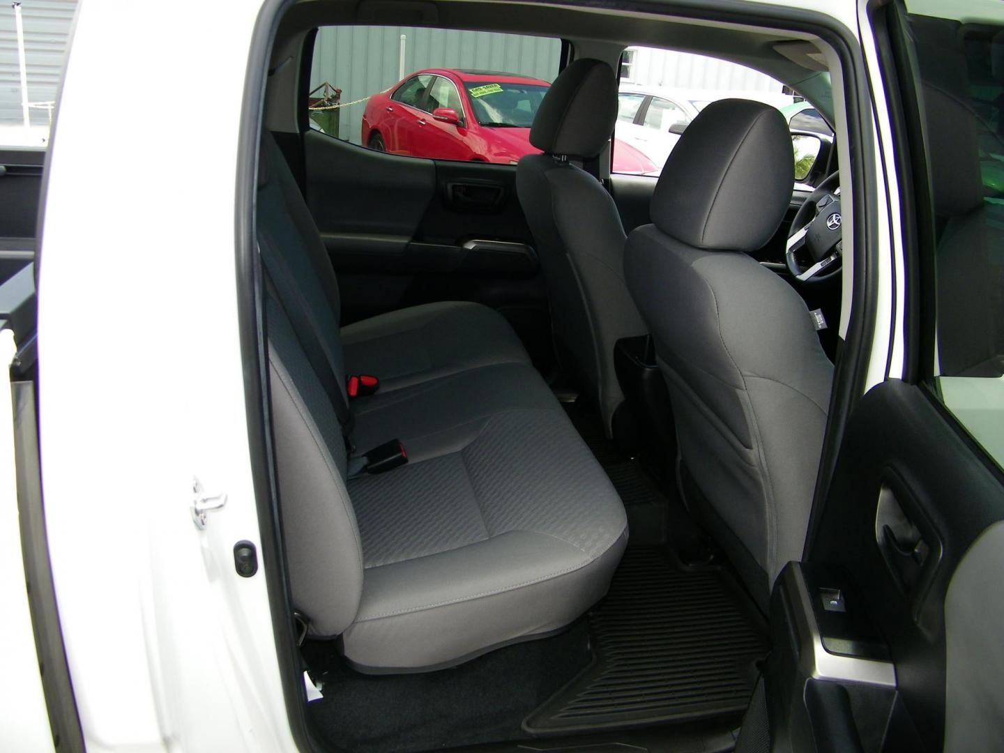 2023 White /Black Toyota Tacoma SR5 Double Cab Long Bed V6 6AT 4WD (3TYCZ5AN3PT) with an 3.5L V6 DOHC 24V engine, 6A transmission, located at 4000 Bee Ridge Road, Sarasota, FL, 34233, (941) 926-0300, 27.298664, -82.489151 - Photo#12