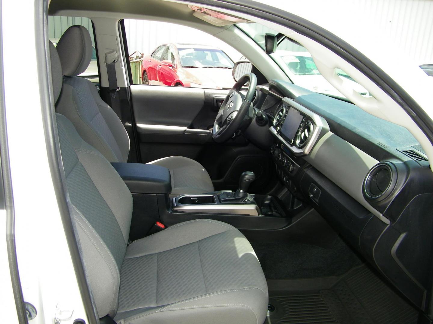 2023 White /Black Toyota Tacoma SR5 Double Cab Long Bed V6 6AT 4WD (3TYCZ5AN3PT) with an 3.5L V6 DOHC 24V engine, 6A transmission, located at 4000 Bee Ridge Road, Sarasota, FL, 34233, (941) 926-0300, 27.298664, -82.489151 - Photo#14