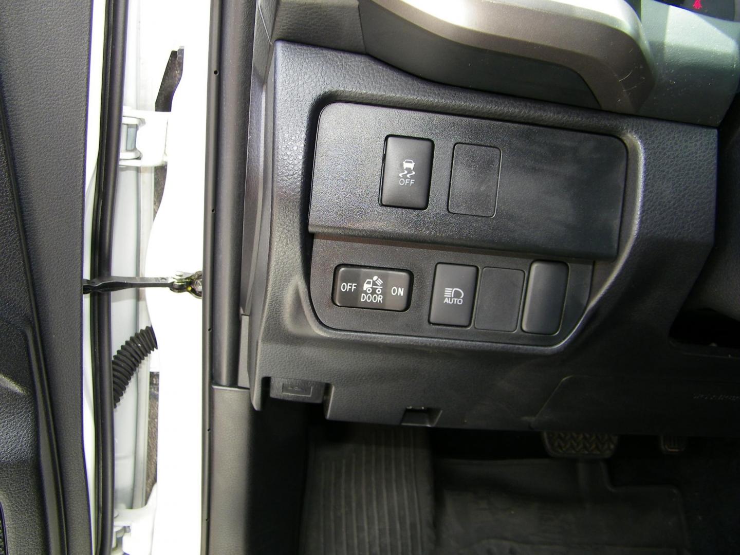 2023 White /Black Toyota Tacoma SR5 Double Cab Long Bed V6 6AT 4WD (3TYCZ5AN3PT) with an 3.5L V6 DOHC 24V engine, 6A transmission, located at 4000 Bee Ridge Road, Sarasota, FL, 34233, (941) 926-0300, 27.298664, -82.489151 - Photo#17