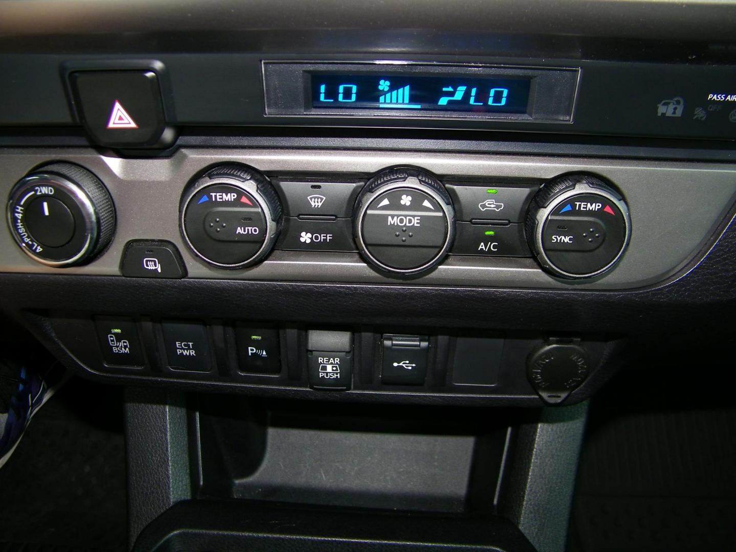 2023 White /Black Toyota Tacoma SR5 Double Cab Long Bed V6 6AT 4WD (3TYCZ5AN3PT) with an 3.5L V6 DOHC 24V engine, 6A transmission, located at 4000 Bee Ridge Road, Sarasota, FL, 34233, (941) 926-0300, 27.298664, -82.489151 - Photo#27