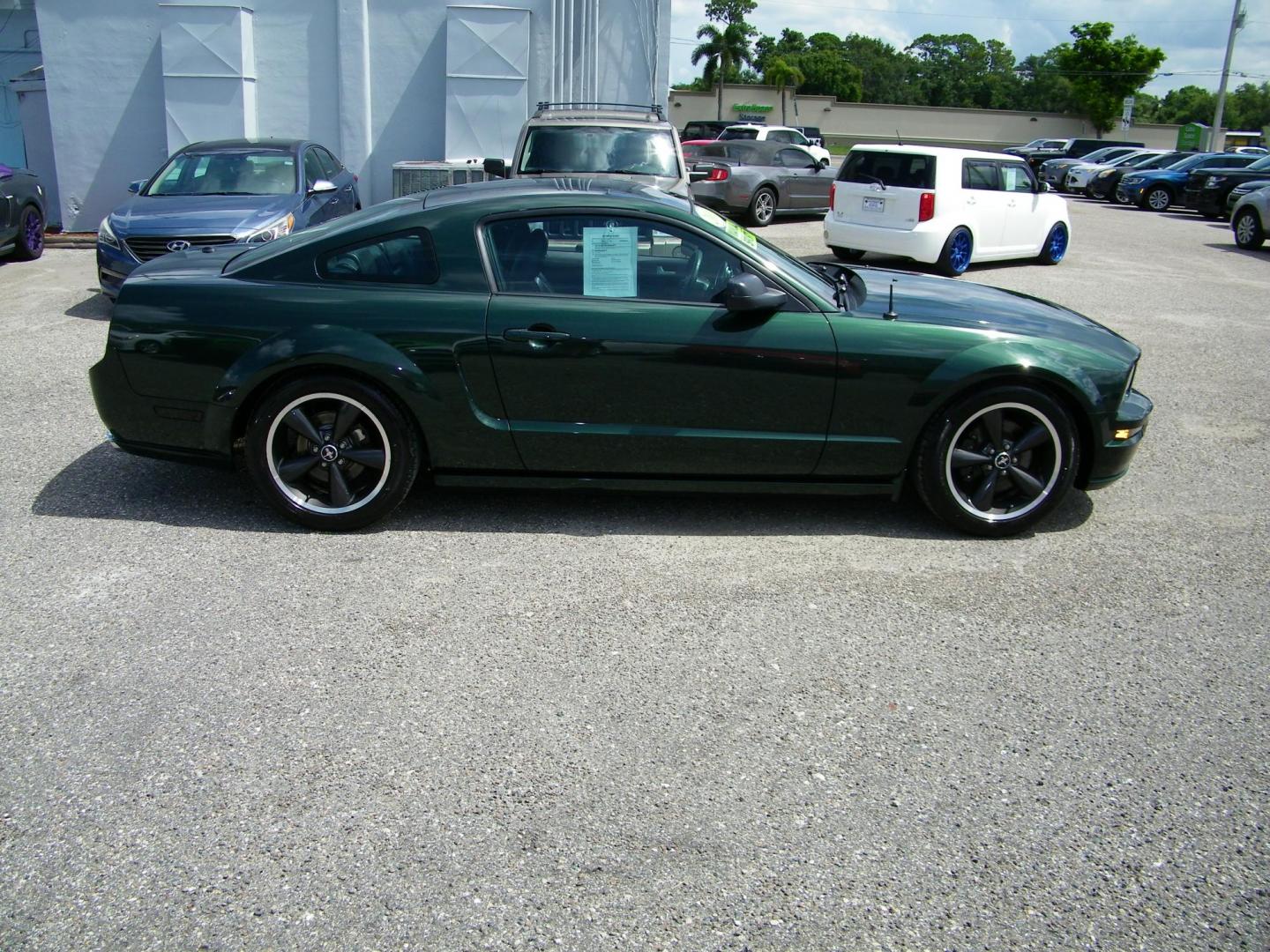 2008 Green /Black Ford Mustang GT Bullitt (1ZVHT82H985) with an 4.6L V8 SOHC 24V engine, Manual transmission, located at 4000 Bee Ridge Road, Sarasota, FL, 34233, (941) 926-0300, 27.298664, -82.489151 - Photo#6