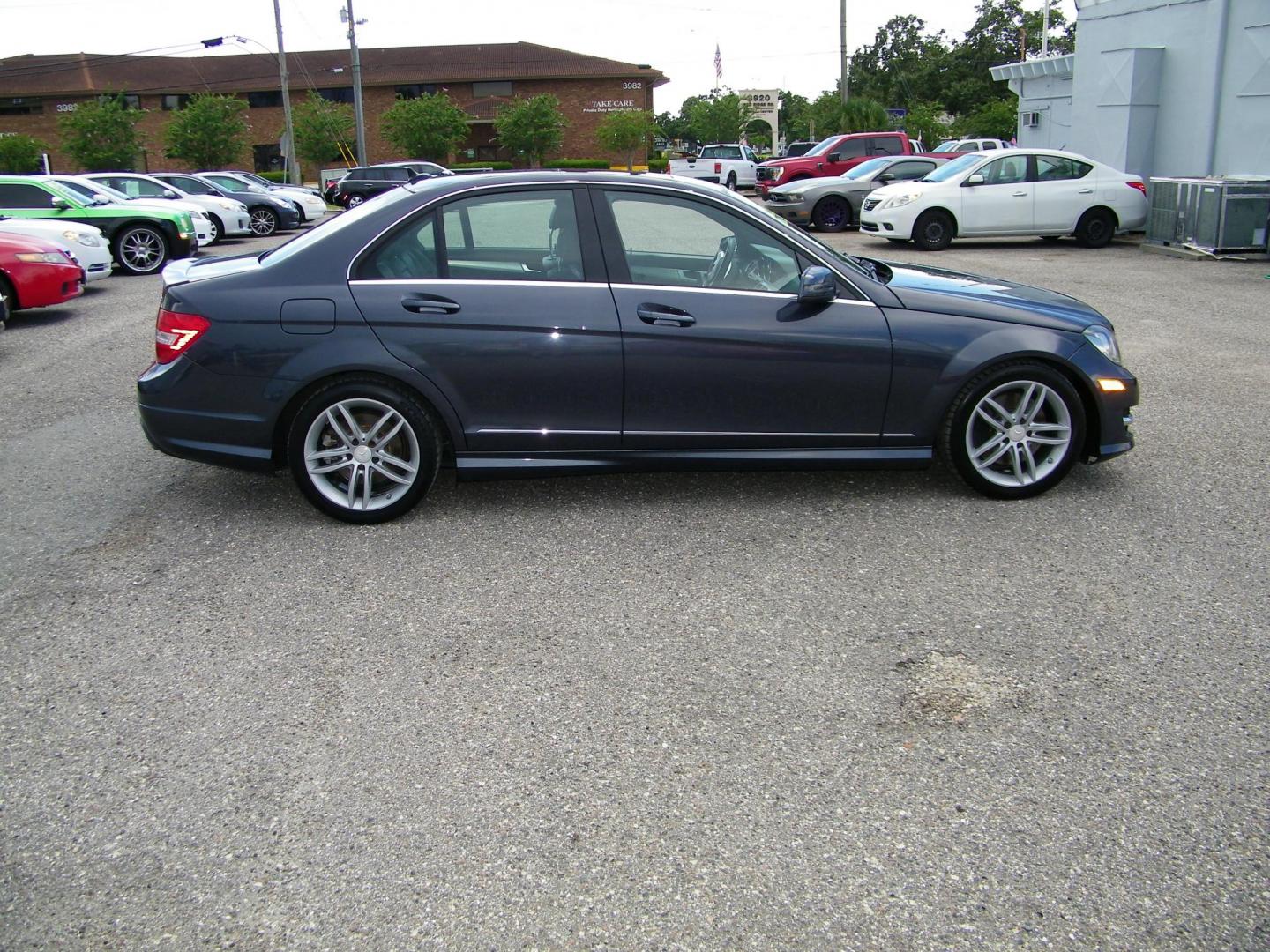 2014 Gray /Black Mercedes-Benz C-Class C300 4MATIC Sport Sedan (WDDGF8AB0ER) with an 3.0L V6 DOHC 24V engine, 7-Speed Automatic transmission, located at 4000 Bee Ridge Road, Sarasota, FL, 34233, (941) 926-0300, 27.298664, -82.489151 - Photo#6