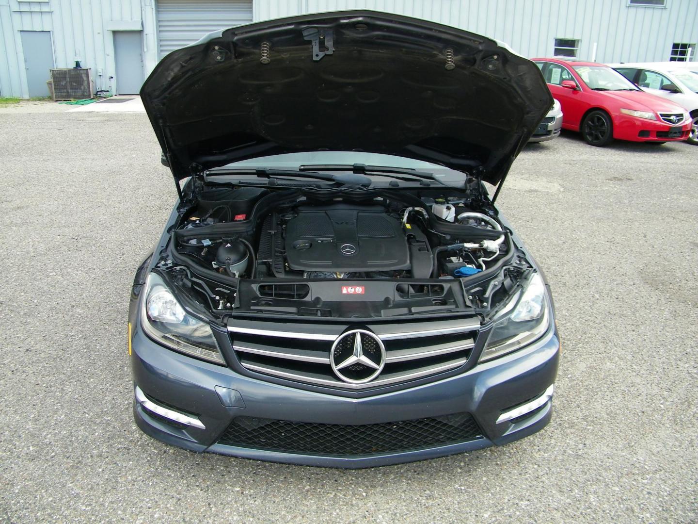 2014 Gray /Black Mercedes-Benz C-Class C300 4MATIC Sport Sedan (WDDGF8AB0ER) with an 3.0L V6 DOHC 24V engine, 7-Speed Automatic transmission, located at 4000 Bee Ridge Road, Sarasota, FL, 34233, (941) 926-0300, 27.298664, -82.489151 - Photo#9