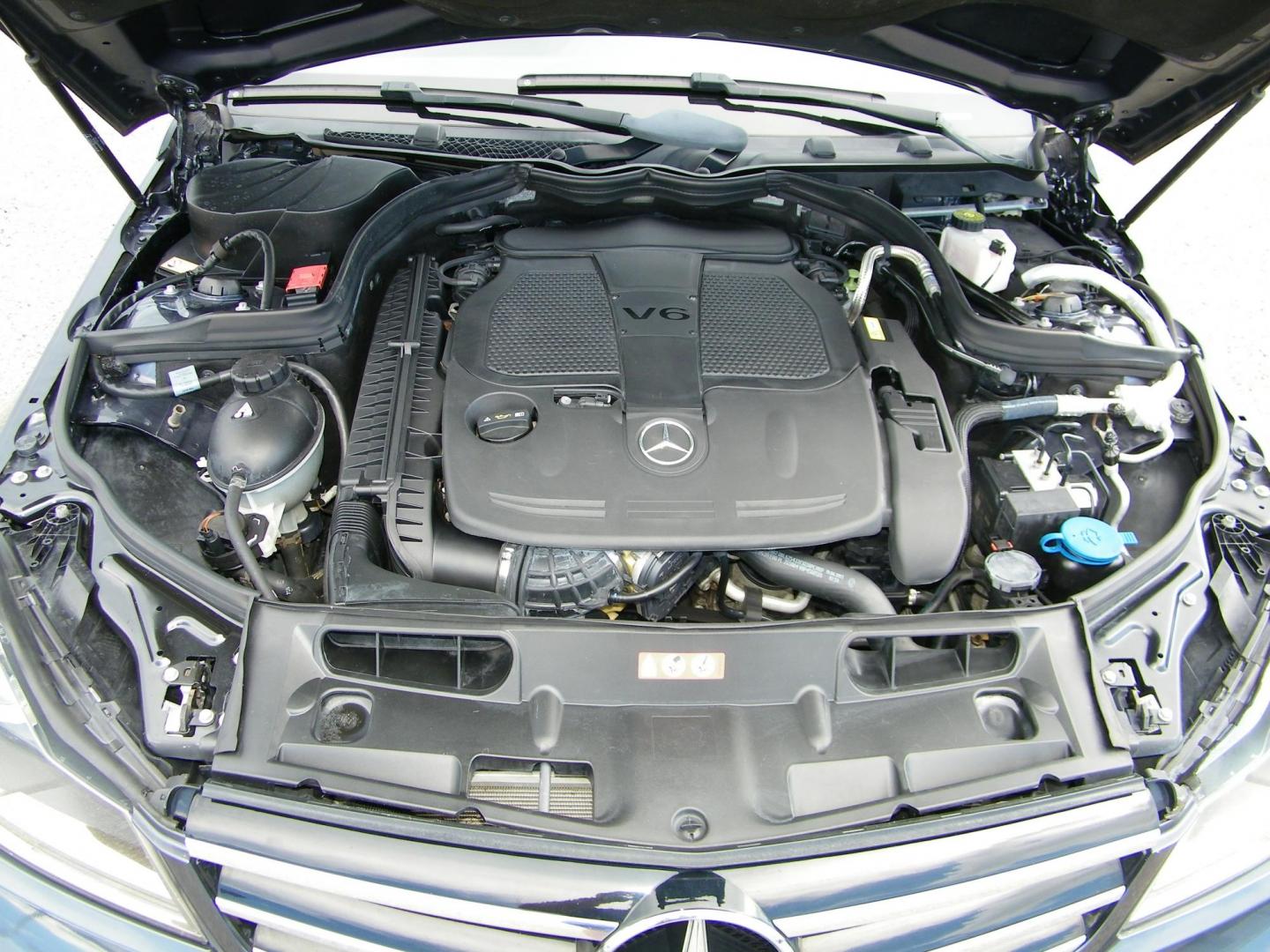 2014 Gray /Black Mercedes-Benz C-Class C300 4MATIC Sport Sedan (WDDGF8AB0ER) with an 3.0L V6 DOHC 24V engine, 7-Speed Automatic transmission, located at 4000 Bee Ridge Road, Sarasota, FL, 34233, (941) 926-0300, 27.298664, -82.489151 - Photo#10